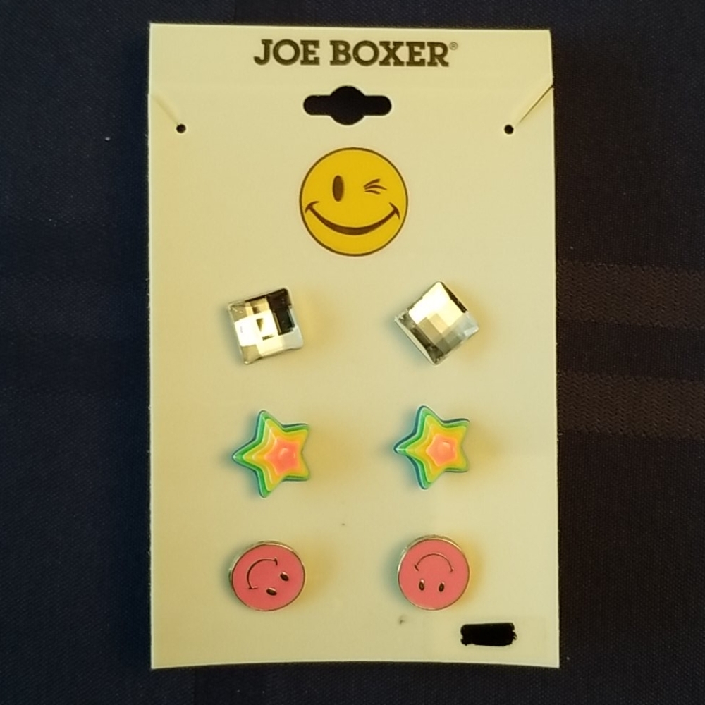 3/$20 🎉 Joe Boxer earrings set